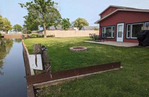 Pinconning Haus | Catch on the Canal - Waterfront Getaway Near Casino, Dining & Entertainment