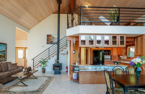 Lakeside Haus | Kathedrale in den Kiefern in der Nähe von Flathead Lake, 2800 Sq Ft