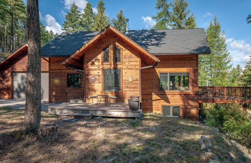 Lakeside Haus | Kathedrale in den Kiefern in der Nähe von Flathead Lake, 2800 Sq Ft