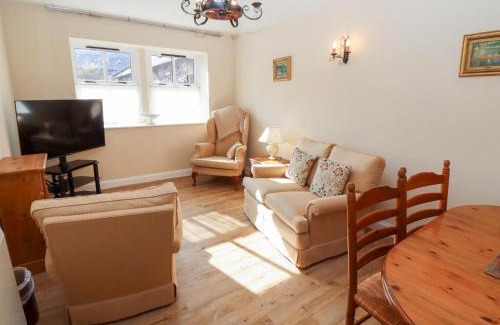 Akeld Haus | Catkin Cottage