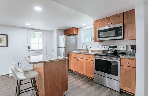 Jefferson Park Avenue Wohnung | Cavalier Cocoon: Studio + Walk to uva Grounds