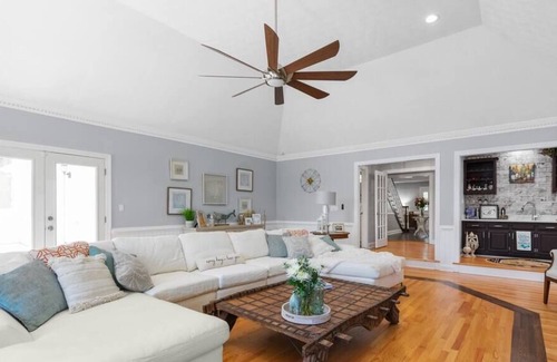 Portsmouth Haus | Cavalier Manor on Crystal Lake