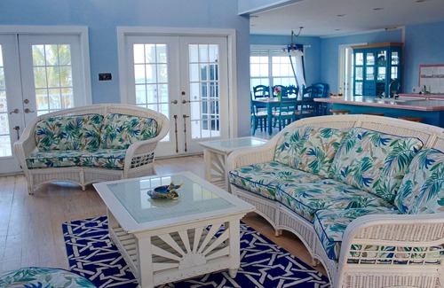 Colliers Bay Haus | Check Out Unsere wunderschöne, Privat White Sandy Beach! 3, 4 oder 5 Schlafzimmer!