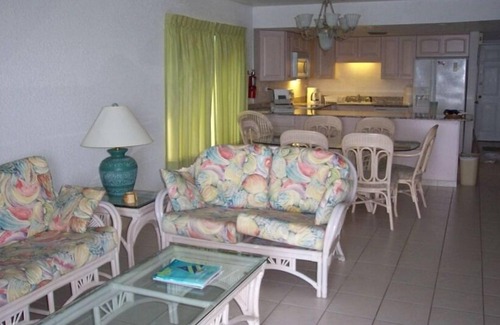 Seven Mile Beach Eigentumswohnung | Kaimaninseln Berühmte Seven Mile Beach Oceanfront Condo