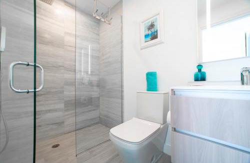 Seven Mile Beach Wohnung | Cayman Luxury Rentals at The Grove