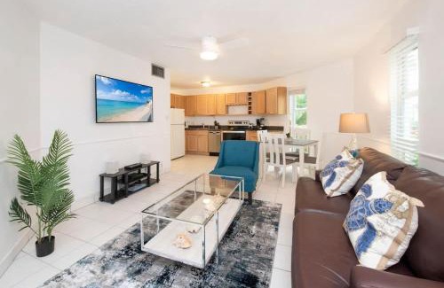 Seven Mile Beach Haus | Cayman Reef Resort #52