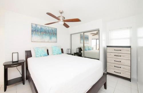 Seven Mile Beach Haus | Cayman Reef Resort #52