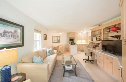 Seven Mile Beach Haus | Cayman Reef Resort #6