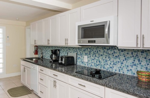 Colliers Bay Villa | Powdery White Sand, 1 - 2 Bedroom Beachfront Apartment, Tolle Preise!