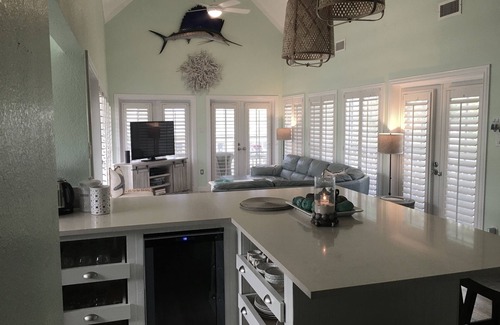 North Side Haus | Charming Caymanian Stil Ferienhaus mit eigenem Pool - 3 BDR-3-Bad