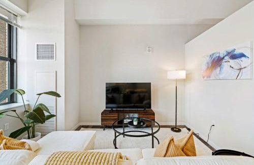 Downtown Cincinnati Wohnung | CBD OTR 1BR Gym Pool Stadium View