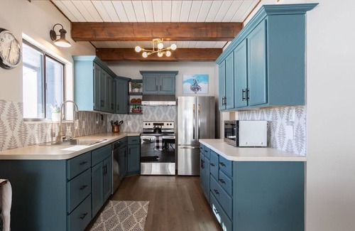 Thayne Haus | Cedar Creek Chalet ⁓ Snowmobilers Dream ⁓ Hot tub ~ Great Views