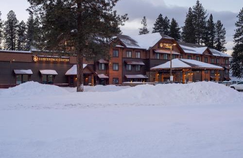Columbia Falls Hotel | Cedar Creek Lodge & Conference Center