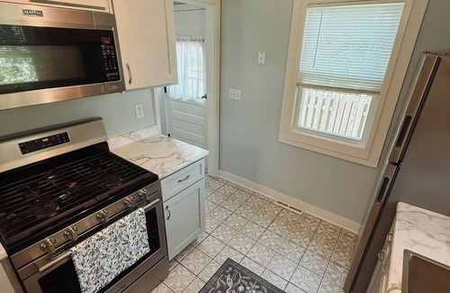 Cedar Falls Haus | Cedar Falls Home Between Downtown & UNI