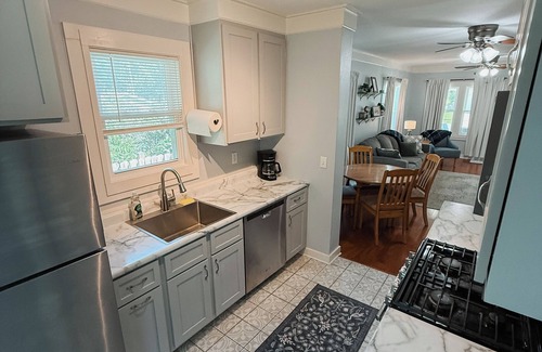 Cedar Falls Haus | Cedar Falls Home Between Downtown & UNI