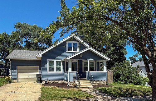 Cedar Falls Haus | Cedar Falls Home Between Downtown & UNI