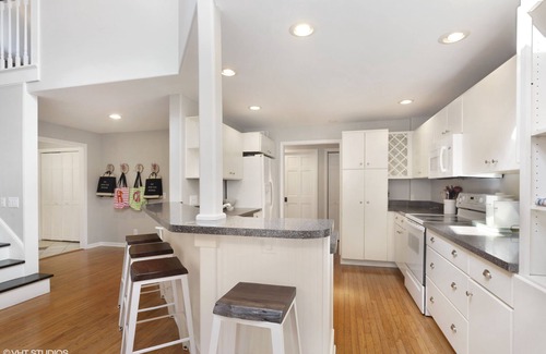 Union Pier Haus | Cedar Hollow Cottage: 4 Bett / 2 Bad mit Whirlpool und Schritte zum Strand!