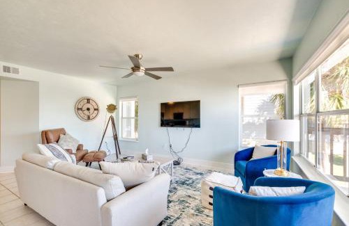 Cedar Key Wohnung | Cedar Key Condo with Balcony and Gulf Views!