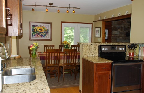 Cedar Mountain Kabine | Cedar Mtn, Dupont, 4+ Acres, Wifi, eingezäunter Hof, Stream