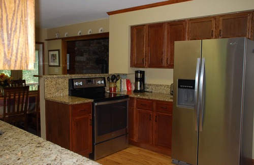 Cedar Mountain Kabine | Cedar Mtn, Dupont, 4+ Acres, Wifi, eingezäunter Hof, Stream