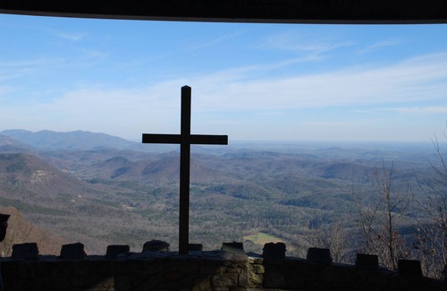 Cedar Mountain Kabine | Cedar Mtn, Dupont, 4+ Acres, Wifi, eingezäunter Hof, Stream