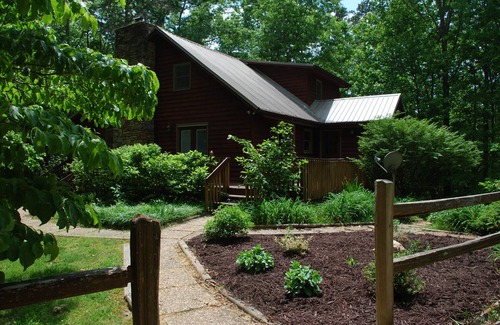 Cedar Mountain Kabine | Cedar Mtn, Dupont, 4+ Acres, Wifi, eingezäunter Hof, Stream