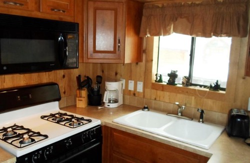 Tahoe Valley Resort | Cedar Pines Resort