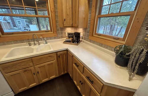 Gwinn Kabine | Cedar Retreat located in God's Country, on East Bass Lake. Sleeps 10!