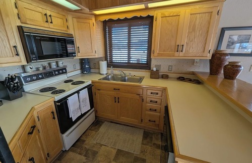 Bigfork Kabine | Cedar & Sky Retreat- Rustic Lakeview Cabin