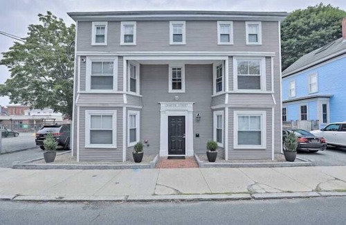 Newburyport Wohnung | Cedar Suite at the Hygge House