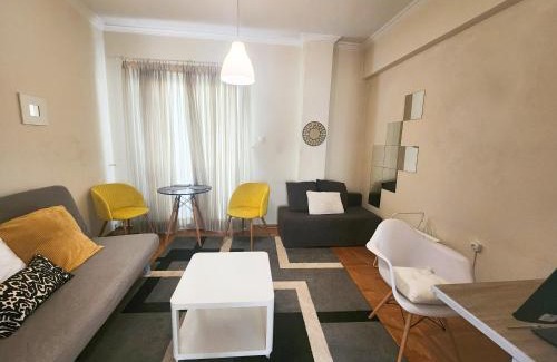 Vyronas Wohnung | Central Athenian Gem!