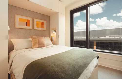 Old Fourth Ward Hotel | Central ATL Stay w/ Washer & Dryer | Skyline View Near Downtown Hotspots