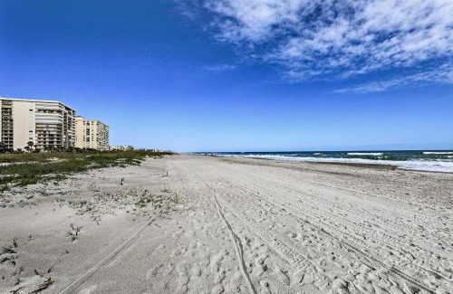 Cocoa Beach Wohnung | Central Cocoa Beach Condo with View, Steps to Beach!