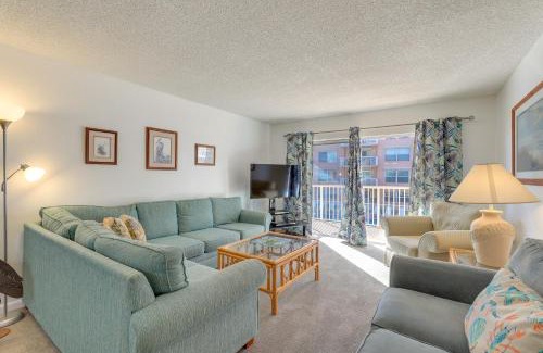 Cocoa Beach Wohnung | Central Cocoa Beach Condo with View, Steps to Beach!