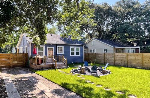 Lafayette Haus | Central Cottage with Grill, 1 Mi to Cajun Field