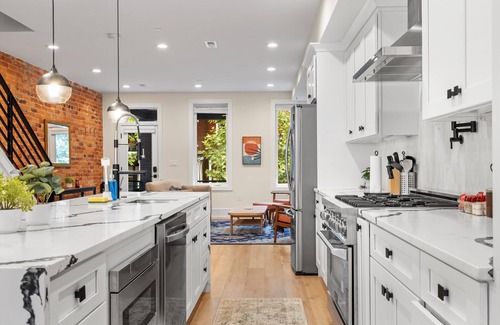 Park View Haus | Central DC 5-BR Townhome - Walk to METRO-rail