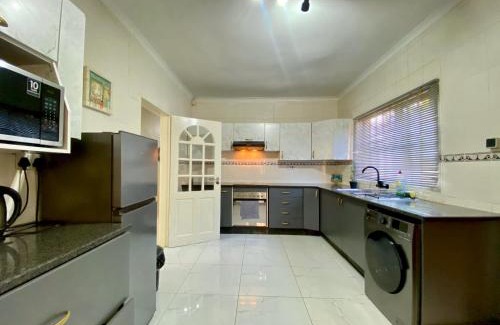 Gaborone Wohnung | Central Gabs Oasis: 2BR-Retreat