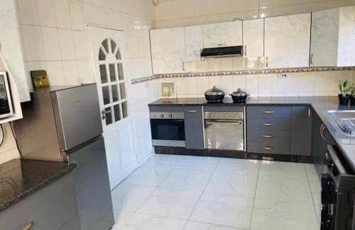 Gaborone Wohnung | Central Gabs Oasis: 2BR-Retreat