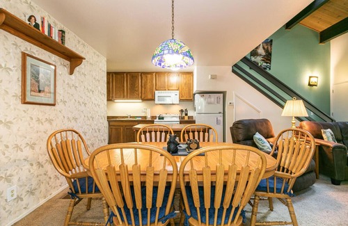 Incline Village Eigentumswohnung | Central Incline Condo with a Pool! (CDL7)