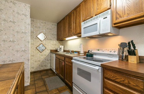 Incline Village Eigentumswohnung | Central Incline Condo with a Pool! (CDL7)