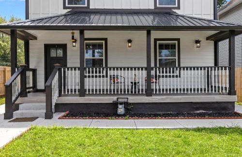 Windsor Park Haus | Central Indy 5BD - Pingpong - Outdoor Movie - BBQ