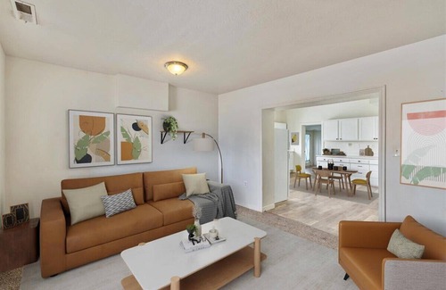 Santaquin Haus | Central Location, Backyard for your Pets