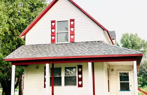 Omer Skihütte | Centrally Located Getaway in MI’s Smallest City! Tubing, fishing, so much more!