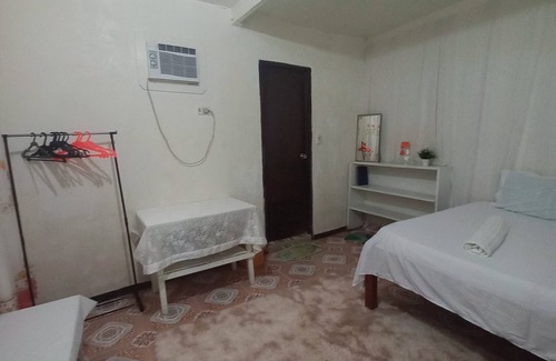 Catangnan Haus | Central locationStrong wifi +Spacious Ac room + 5 minutes walk to the beach