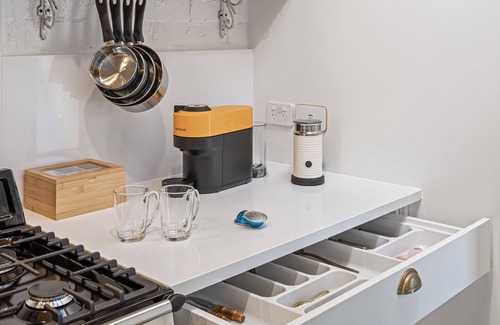 Auckland Central Business District Villa | Central Luxury Art & Craft Villa 2-3BR with Carpark