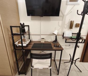 Larissa Wohnung | Central Petite Hideaway with Balcony- Near Station
