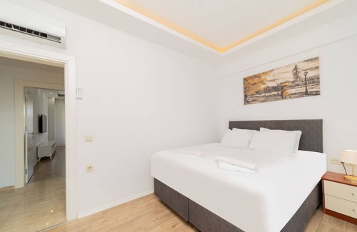 Aslanbucak Wohnung | Central Roomy Flat w Balcony 7 min to Kemer Beach