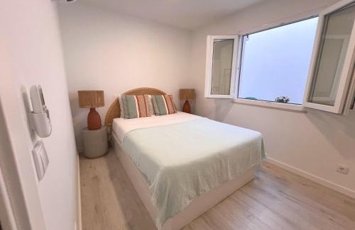 Setubal Wohnung | Central & Sunny Apt 10m to Beach, By TimeCooler
