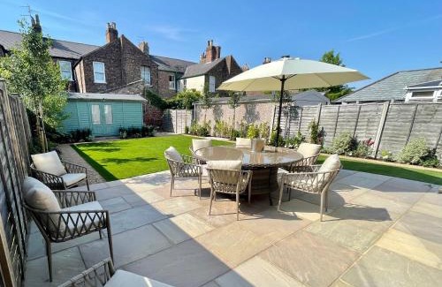 York Haus | Central Townhouse with free off road parking and garden