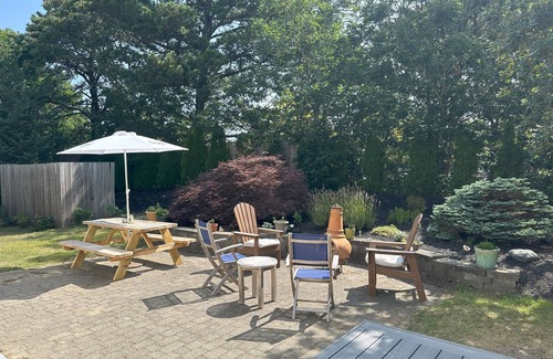 Oak Bluffs Haus | Centrally-located 3-bedroom house in Oak Bluffs with Expansive Yard